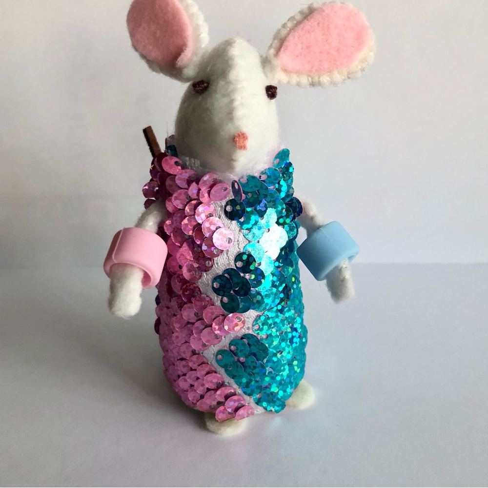 Play Dress Up felt mouse Art Doll hand-sewn sequin dress blue pink sparkle - Picture 5 of 8